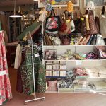 ウィリアム・モリスの生地で作った当店オリジナルエプロンなど販売しております。