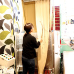 自社の形態安定機でヒダもキレイに!