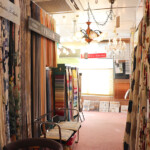 店内2階にはブランド生地を多数展示!