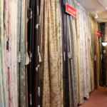 店内には本物志向の織り物ドレープカーテンの生地サンプルもございます。