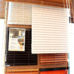 木製ブラインドも豊富にカラーを取り揃えています。