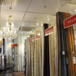 2階には、様々なジャンルのカーテンをご用意しています。
